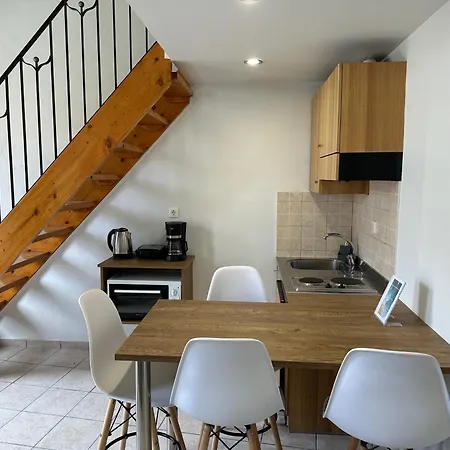 דירות העיירה רתימנו Quaint Coastal Lofts מראה חיצוני תמונה