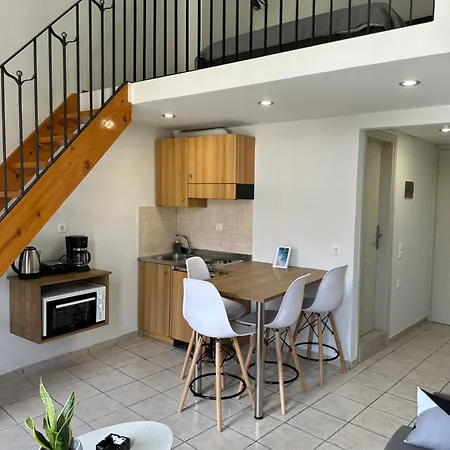 דירות העיירה רתימנו Quaint Coastal Lofts מראה חיצוני תמונה