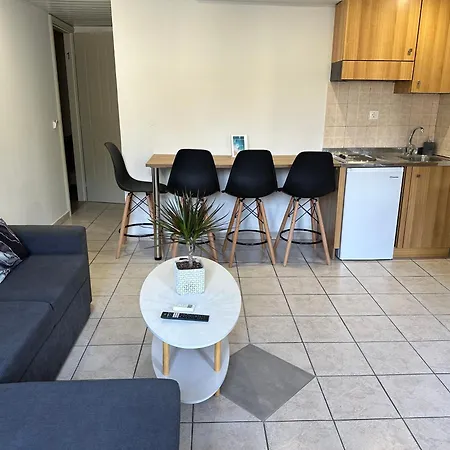 דירות העיירה רתימנו Quaint Coastal Lofts מראה חיצוני תמונה