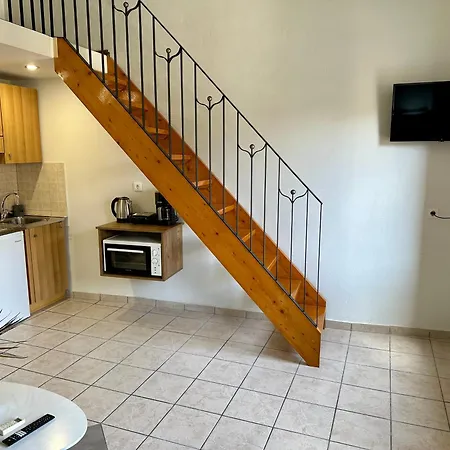 דירות העיירה רתימנו Quaint Coastal Lofts מראה חיצוני תמונה